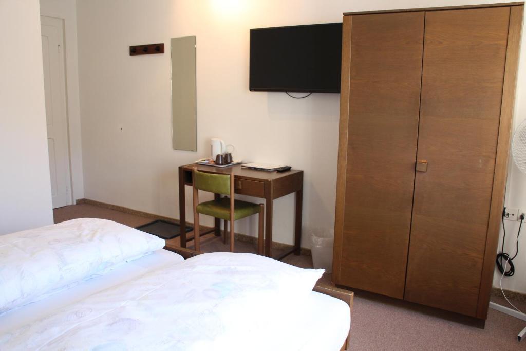 Hotel Bahnhof Interlaken Room photo
