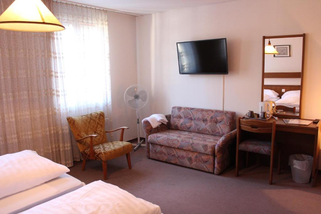 Hotel Bahnhof Interlaken Room photo